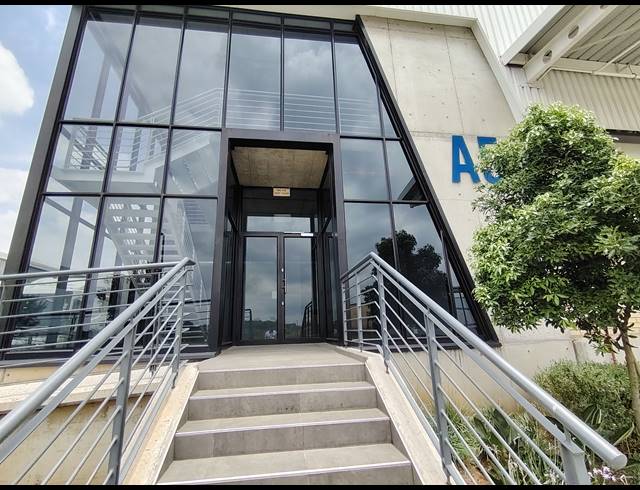 1,700M² WAREHOUSE TO LET IN AIRPORT PARK